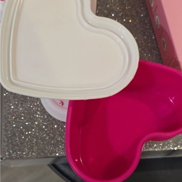 Juicy Couture Home 8-PC Heart Shaped Printed Silicone Snacking Container Set - Picture 5 of 8